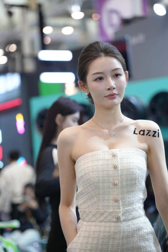P4284 黑白双姝 【82P】-多米街拍