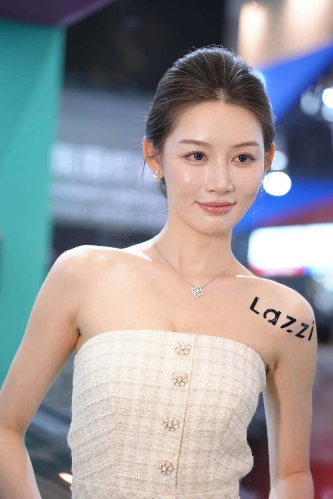 P4284 黑白双姝 【82P】-多米街拍
